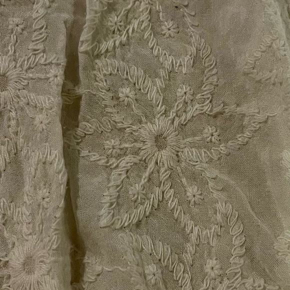 L.O.G.G. Elegant White Lace V-Neck Blouse women’s size 6 - Picture 4 of 4